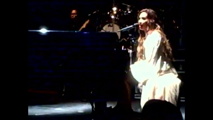 Demi Lovato - Skyscraper (Live in New York - fan video) 1001 - Demilush - Skyscraper Live in New York - Fan video Part oo3