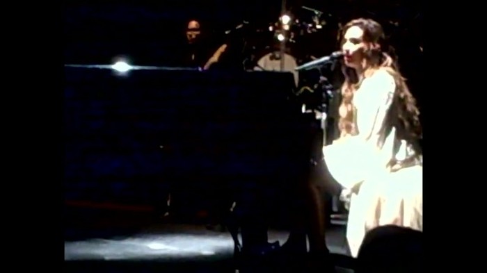 Demi Lovato - Skyscraper (Live in New York - fan video) 1011