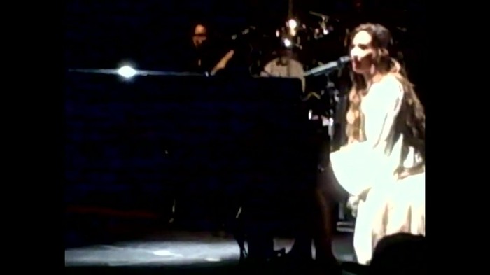 Demi Lovato - Skyscraper (Live in New York - fan video) 1014 - Demilush - Skyscraper Live in New York - Fan video Part oo3