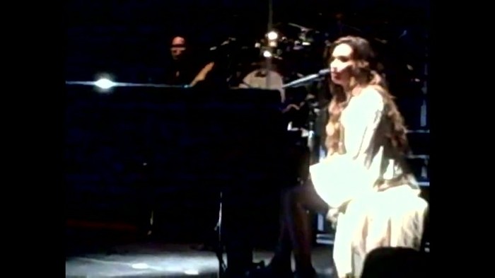 Demi Lovato - Skyscraper (Live in New York - fan video) 1019 - Demilush - Skyscraper Live in New York - Fan video Part oo3