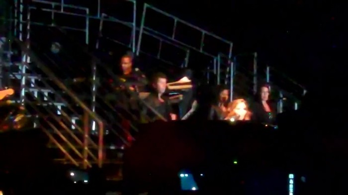 Demi Lovato - Skyscraper (Live in New York - fan video) 542