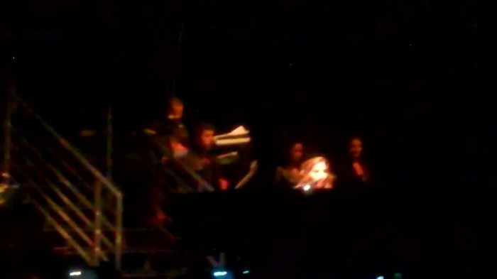 Demi Lovato - Skyscraper (Live in New York - fan video) 549 Demi Lovato - Skyscraper (Live in New York - fan video) 549