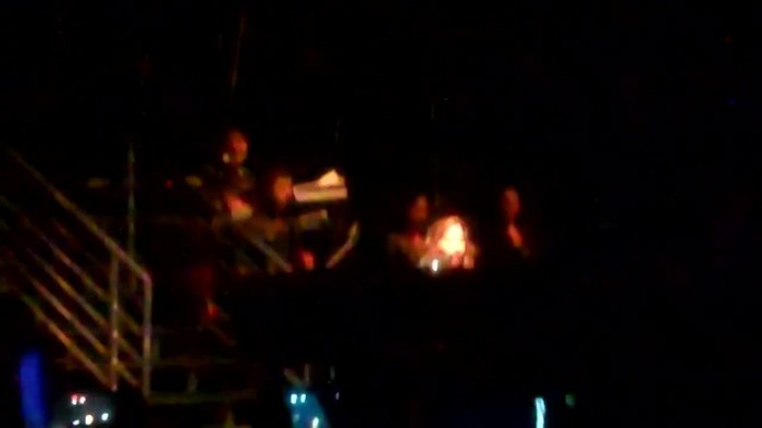 Demi Lovato - Skyscraper (Live in New York - fan video) 551 Demi Lovato - Skyscraper (Live in New York - fan video) 551