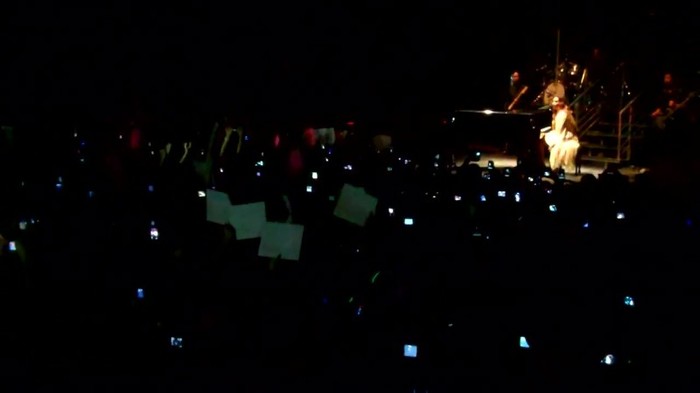 Demi Lovato - Skyscraper (Live in New York - fan video) 1044