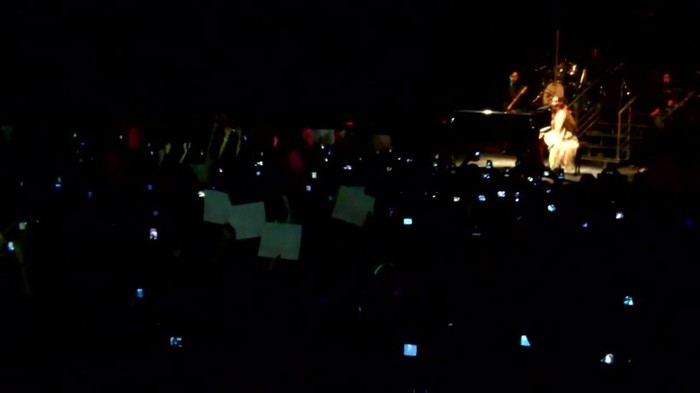 Demi Lovato - Skyscraper (Live in New York - fan video) 1045