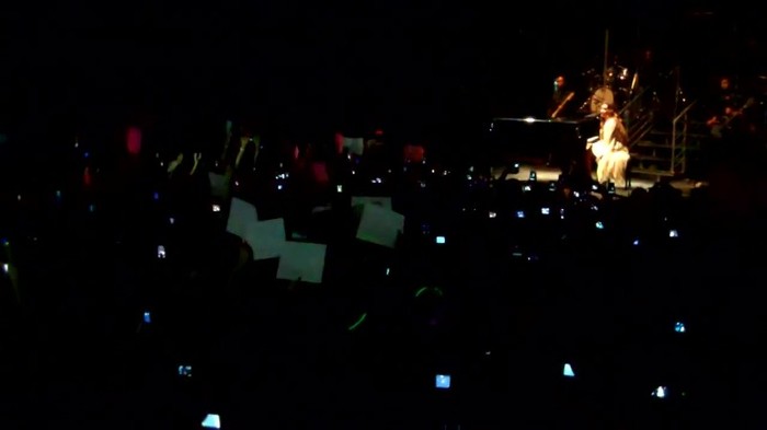 Demi Lovato - Skyscraper (Live in New York - fan video) 1050 - Demilush - Skyscraper Live in New York - Fan video Part oo3