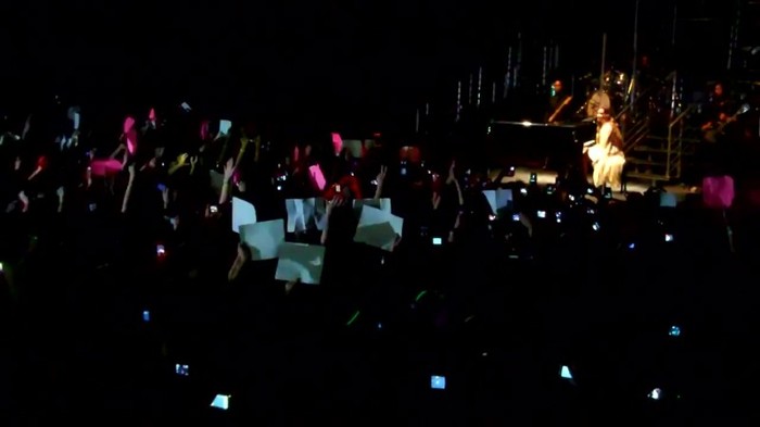 Demi Lovato - Skyscraper (Live in New York - fan video) 1054 - Demilush - Skyscraper Live in New York - Fan video Part oo3