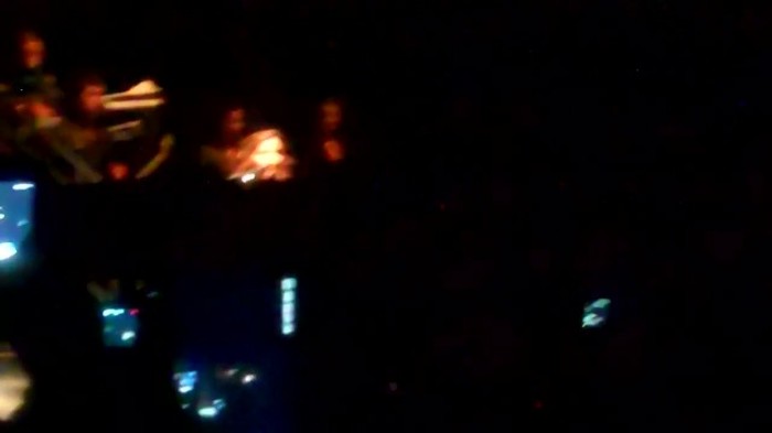 Demi Lovato - Skyscraper (Live in New York - fan video) 562 Demi Lovato - Skyscraper (Live in New York - fan video) 562