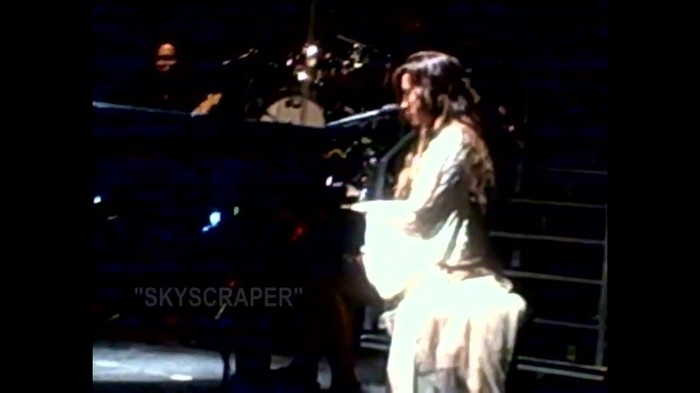 Demi Lovato - Skyscraper (Live in New York - fan video) 1058 - Demilush - Skyscraper Live in New York - Fan video Part oo3