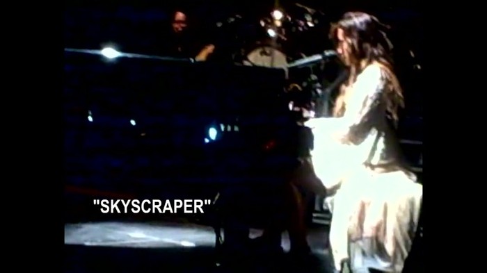 Demi Lovato - Skyscraper (Live in New York - fan video) 1068 - Demilush - Skyscraper Live in New York - Fan video Part oo3