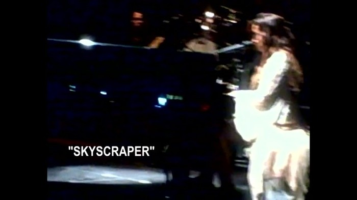 Demi Lovato - Skyscraper (Live in New York - fan video) 1069 Demi Lovato - Skyscraper (Live in New York - fan video) 1069