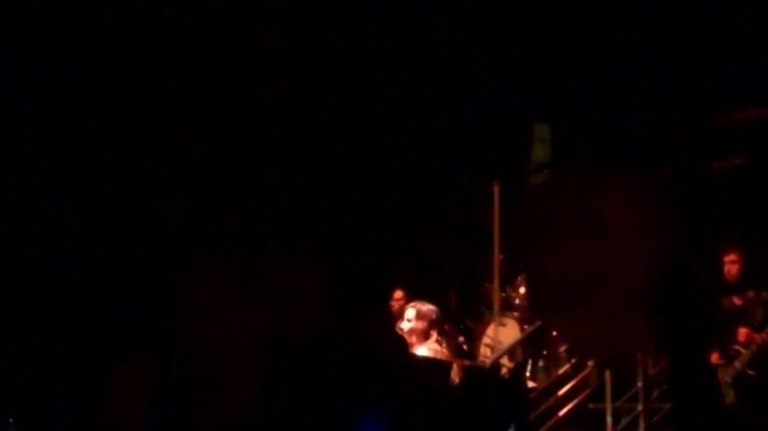 Demi Lovato - Skyscraper (Live in New York - fan video) 590 Demi Lovato - Skyscraper (Live in New York - fan video) 590