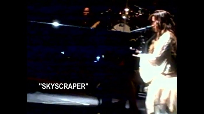 Demi Lovato - Skyscraper (Live in New York - fan video) 1074 - Demilush - Skyscraper Live in New York - Fan video Part oo3