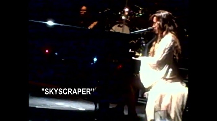 Demi Lovato - Skyscraper (Live in New York - fan video) 1076 - Demilush - Skyscraper Live in New York - Fan video Part oo3
