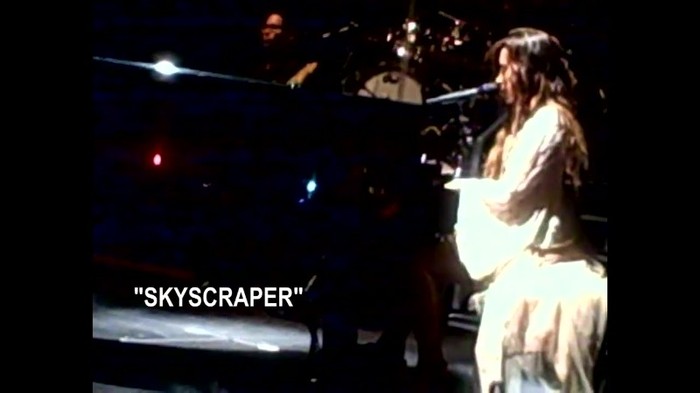 Demi Lovato - Skyscraper (Live in New York - fan video) 1078 - Demilush - Skyscraper Live in New York - Fan video Part oo3