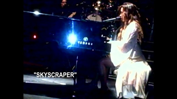 Demi Lovato - Skyscraper (Live in New York - fan video) 1082 - Demilush - Skyscraper Live in New York - Fan video Part oo3