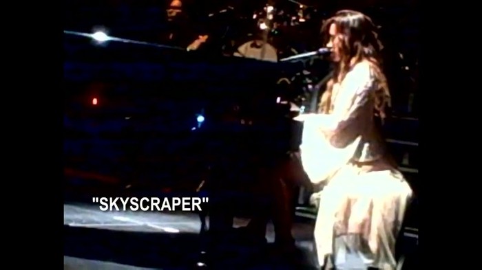 Demi Lovato - Skyscraper (Live in New York - fan video) 1083 - Demilush - Skyscraper Live in New York - Fan video Part oo3