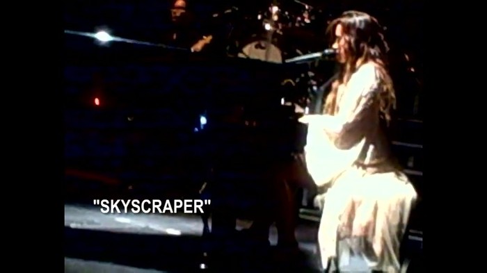Demi Lovato - Skyscraper (Live in New York - fan video) 1084 - Demilush - Skyscraper Live in New York - Fan video Part oo3