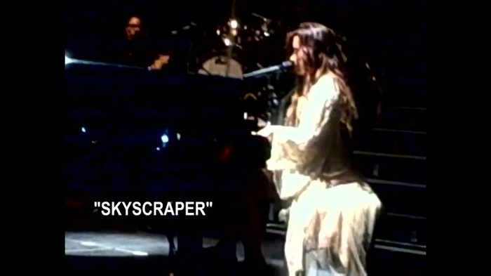 Demi Lovato - Skyscraper (Live in New York - fan video) 1093 - Demilush - Skyscraper Live in New York - Fan video Part oo3