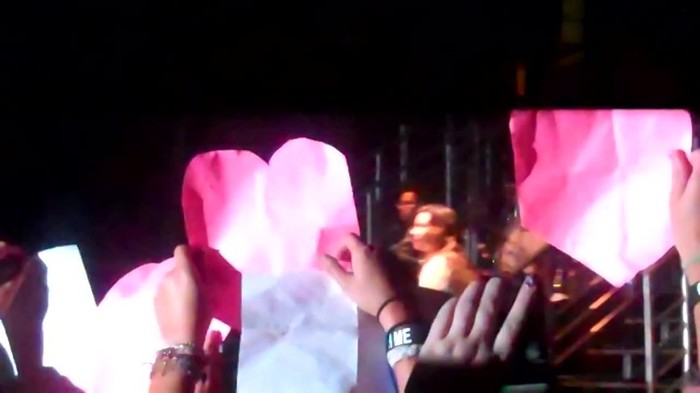 Demi Lovato - Skyscraper (Live in New York - fan video) 612 - Demilush - Skyscraper Live in New York - Fan video Part oo2