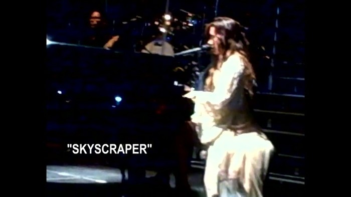 Demi Lovato - Skyscraper (Live in New York - fan video) 1095 - Demilush - Skyscraper Live in New York - Fan video Part oo3