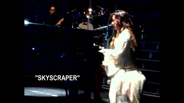 Demi Lovato - Skyscraper (Live in New York - fan video) 1096 - Demilush - Skyscraper Live in New York - Fan video Part oo3