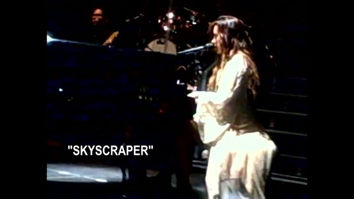 Demi Lovato - Skyscraper (Live in New York - fan video) 1097 - Demilush - Skyscraper Live in New York - Fan video Part oo3