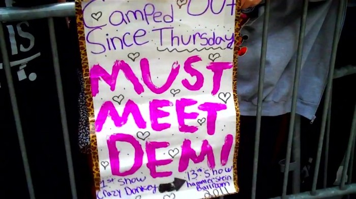 Demi Lovato - Skyscraper (Live in New York - fan video) 187 - Demilush - Skyscraper Live in New York - Fan video Part oo1