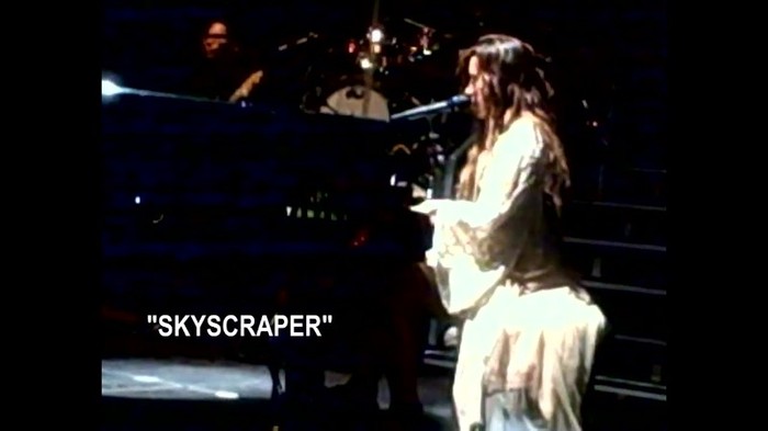 Demi Lovato - Skyscraper (Live in New York - fan video) 1098 - Demilush - Skyscraper Live in New York - Fan video Part oo3