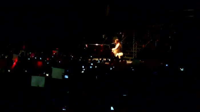 Demi Lovato - Skyscraper (Live in New York - fan video) 1603