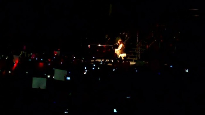 Demi Lovato - Skyscraper (Live in New York - fan video) 1604