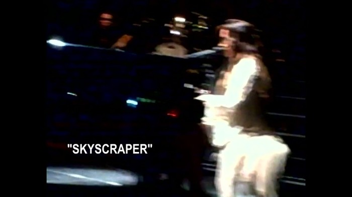 Demi Lovato - Skyscraper (Live in New York - fan video) 1101 - Demilush - Skyscraper Live in New York - Fan video Part oo3