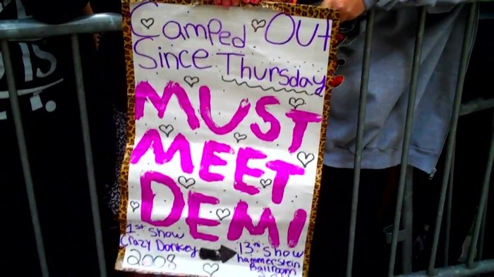 Demi Lovato - Skyscraper (Live in New York - fan video) 190 - Demilush - Skyscraper Live in New York - Fan video Part oo1