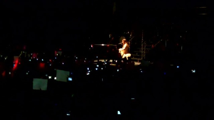 Demi Lovato - Skyscraper (Live in New York - fan video) 1606