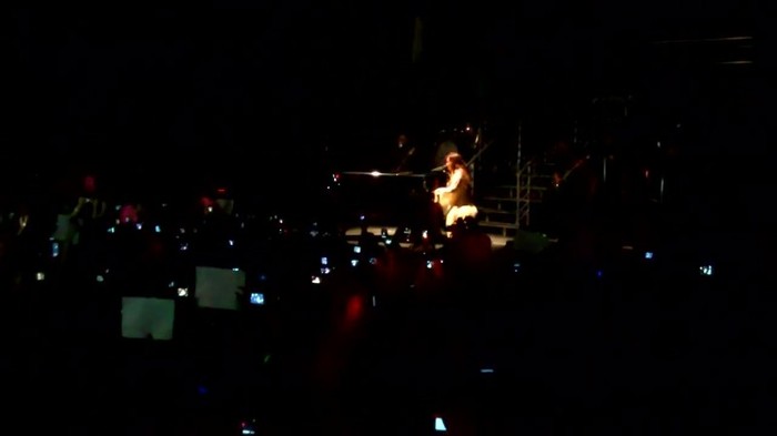 Demi Lovato - Skyscraper (Live in New York - fan video) 1612