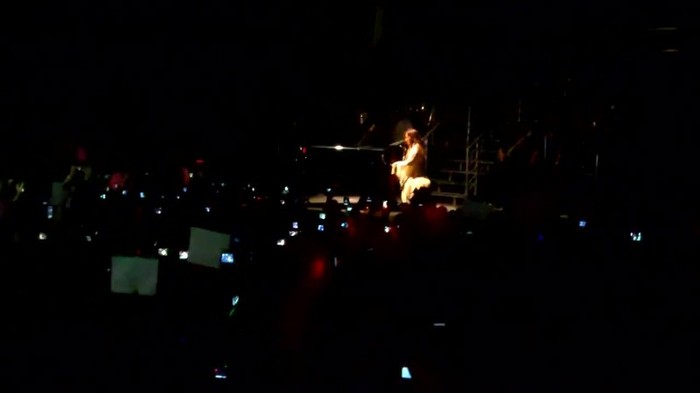 Demi Lovato - Skyscraper (Live in New York - fan video) 1619