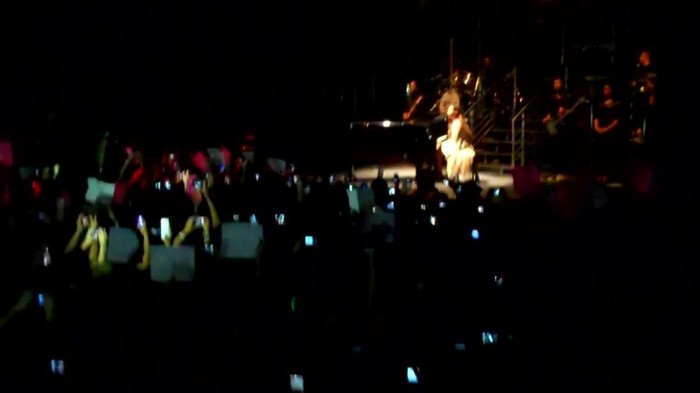 Demi Lovato - Skyscraper (Live in New York - fan video) 637 - Demilush - Skyscraper Live in New York - Fan video Part oo2