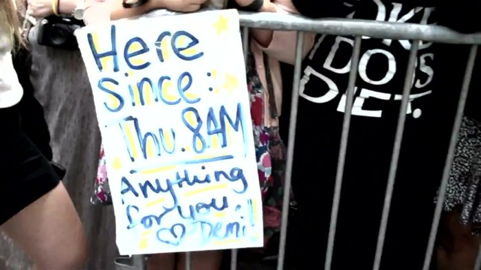 Demi Lovato - Skyscraper (Live in New York - fan video) 205