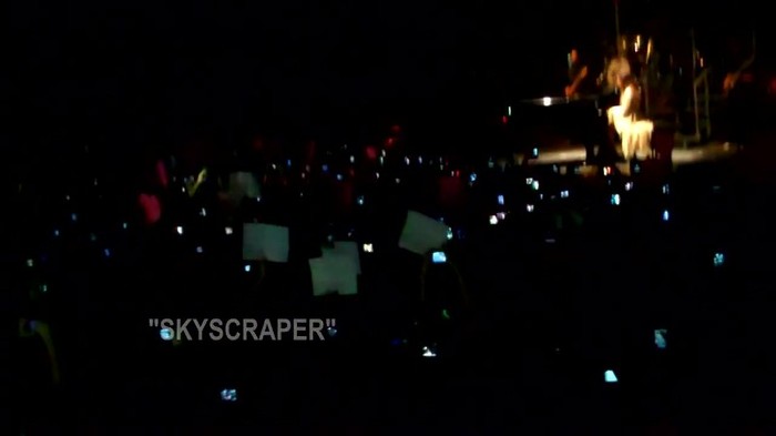 Demi Lovato - Skyscraper (Live in New York - fan video) 1122 - Demilush - Skyscraper Live in New York - Fan video Part oo3