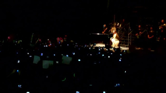 Demi Lovato - Skyscraper (Live in New York - fan video) 651