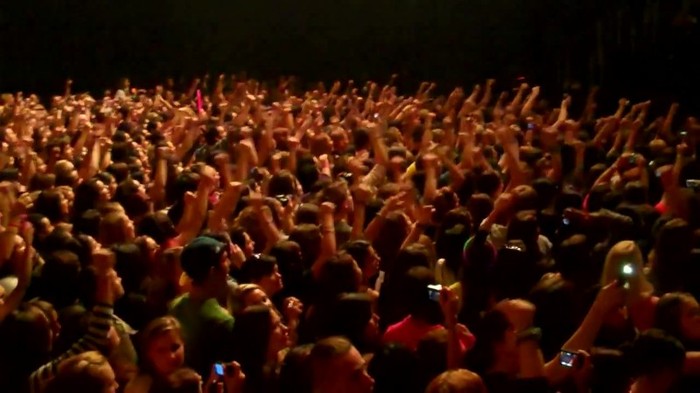 Demi Lovato - Skyscraper (Live in New York - fan video) 225