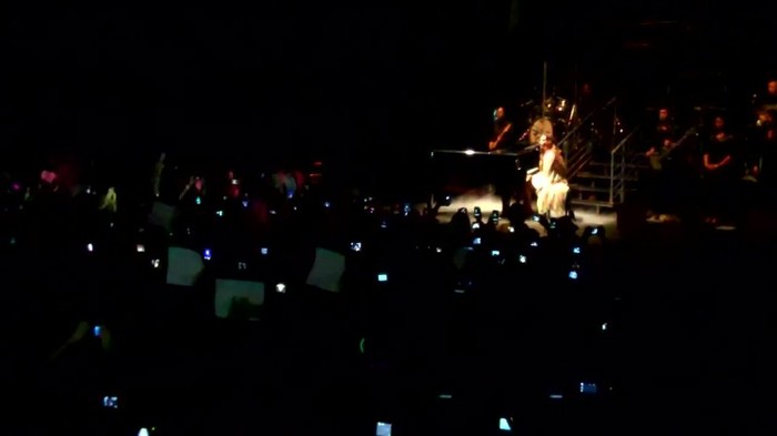 Demi Lovato - Skyscraper (Live in New York - fan video) 661