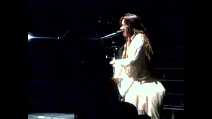 Demi Lovato - Skyscraper (Live in New York - fan video) 1643 - Demilush - Skyscraper Live in New York - Fan video Part oo4