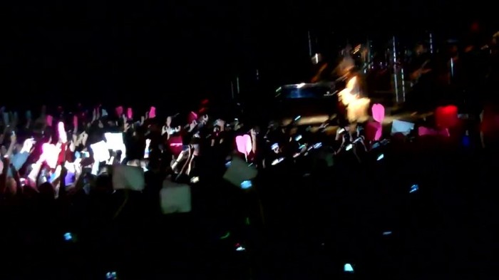 Demi Lovato - Skyscraper (Live in New York - fan video) 1138 - Demilush - Skyscraper Live in New York - Fan video Part oo3