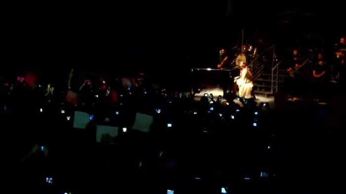 Demi Lovato - Skyscraper (Live in New York - fan video) 664