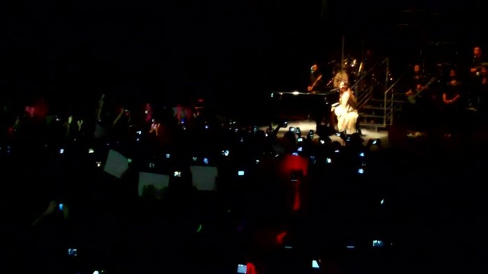 Demi Lovato - Skyscraper (Live in New York - fan video) 672
