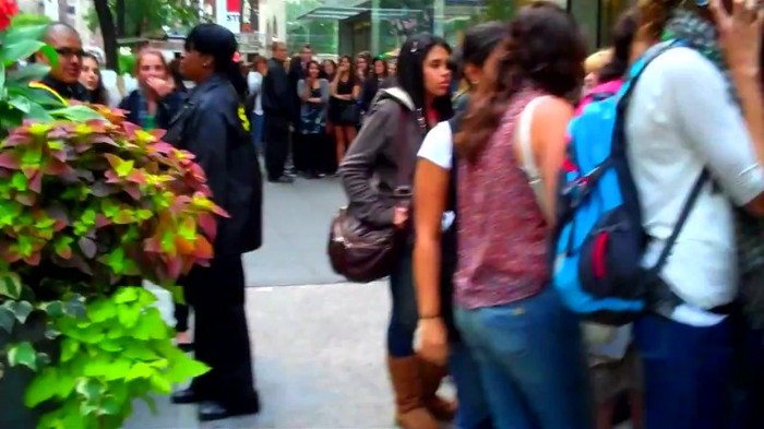 Demi Lovato - Skyscraper (Live in New York - fan video) 238
