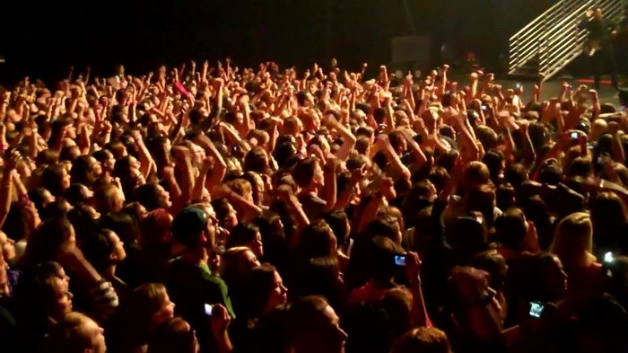 Demi Lovato - Skyscraper (Live in New York - fan video) 242