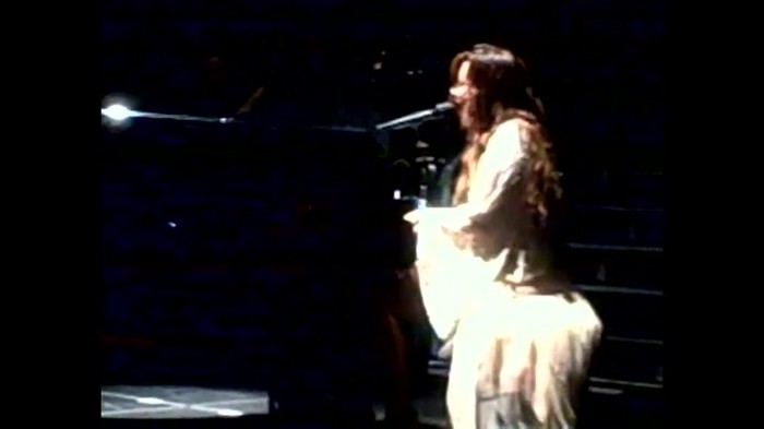 Demi Lovato - Skyscraper (Live in New York - fan video) 1655
