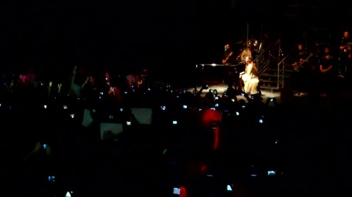 Demi Lovato - Skyscraper (Live in New York - fan video) 678